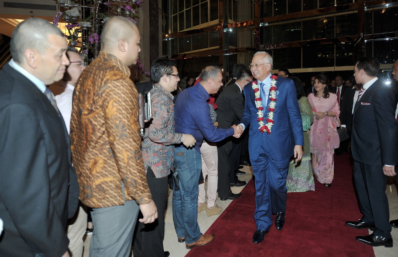 Prime Minister Datuk Seri Najib Razak is greeted by Malaysian officials after arriving at the Ritz Carlton Hotel in Jakarta for his three-day working visit to Indonesia July 31, 2016. u00e2u20acu201d Bernama pic