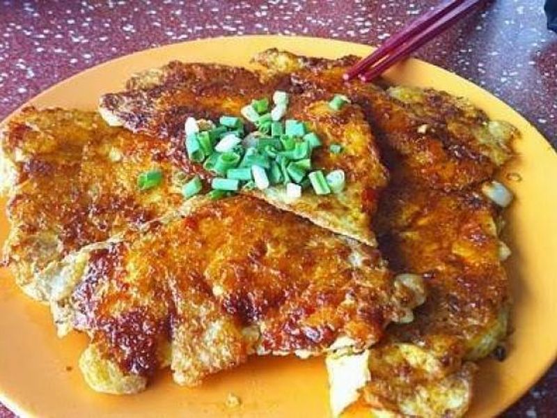The radish cake pieces by Chey Sua Carrot Cake is held together in an omelette style, the egg is crispy and the kueh remains moist and soft. ― Picture taken from Chey Sua Carrot Cake’s Facebook Page