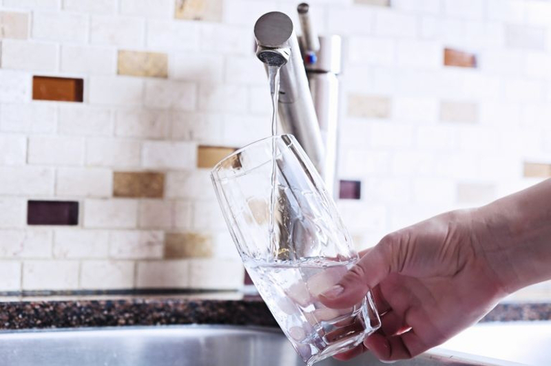 Drinking more water could be an easy but overlooked way of managing obesity, according to a new US study. u00e2u20acu201d AFP pic