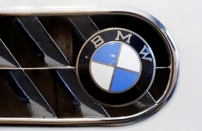 The logo of German manufacturer BMW is seen at a 1957 BMW 503 Coupe Serie 1 car during a preview of an auction by Swiss Oldtimer Galerie International in Zurich June 10, 2016. REUTERS/ARND WIEGMANN