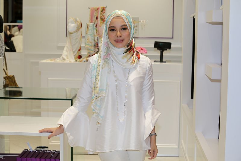  Vivy Yusof menganggap pereka tempatan bersikap optimis dalam berdepan dengan fesyen ciplak. u00e2u20acu201d Foto oleh Choo Choy May