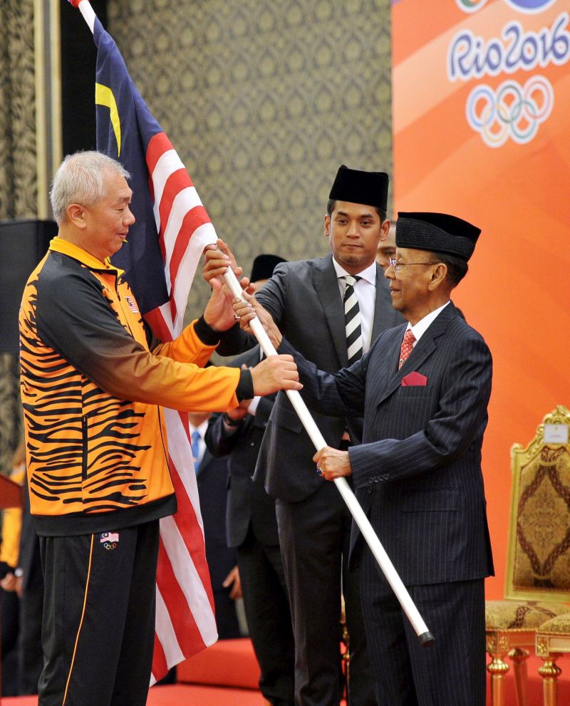 The Yang di-Pertuan Agong Tuanku Abdul Halim Muu00e2u20acu2122adzam Shah hands over the Jalur Gemilang to Dr Ang Kean Koo, Chef de Mission of the Malaysian contingent to the 2016 Rio Paralympic Games at the Istana Negara July 28, 2016. Bernama