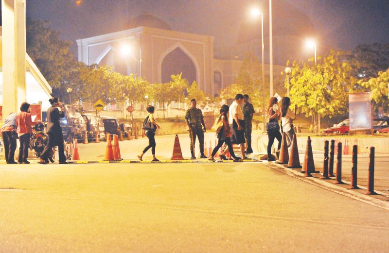 People start to gather outside the Home Ministry Complex as early as 5.30am. u00e2u20acu2022 Malay Mail pic