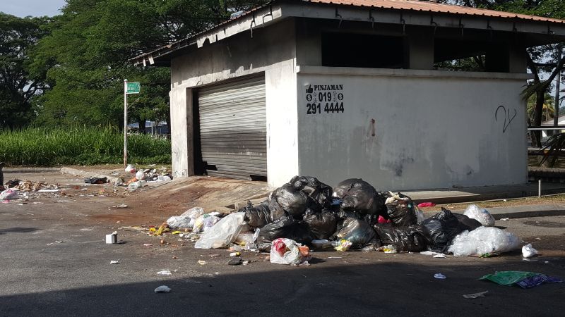 No garbage bins at a flat in Shah Alam, prompting residents to leave their domestic wastes at garbage disposal area. u00e2u20acu2022 Picture courtesy of Sri Umeswaran