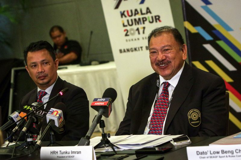 SEA Games Federation ( SEAGF ) president Tunku Tan Sri Imran Tuanku Ja'afar (right) press conference after Council meeting Kuala Lumpur July 14, 2016. On left SEAGF Executive Committee Chairman Datuk Seri Mohamad Norza Zakaria. Bernama pic