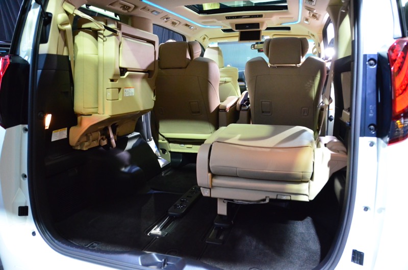 Buyers can opt for either of two variants for the Alphard — the Alphard 3.5 Executive Lounge and the lower trimmed Alphard 3.5.