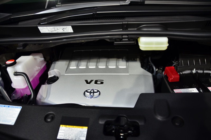 Both the Alphard and Vellfire are FWD (Front-wheel-drive) models; the Alphard gets a 6-speed automatic transmission while the Vellfire gets a 7-step CVT (Constantly Variable Transmission).