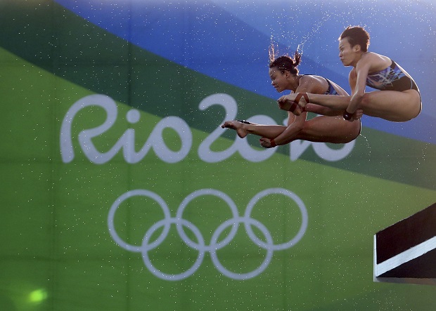 Malaysiau00e2u20acu2122s Cheong Jun Hoong and Pandelela Rinong compete in the Women's Synchronised 10m Platform event in Rio de Janeiro, Brazil, August 10, 2016. u00e2u20acu2022 Reuters pic 