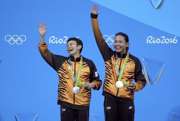 Malaysiau00e2u20acu2122s Cheong Jun Hoong and Pandelela Rinong compete in the Women's Synchronised 10m Platform event in Rio de Janeiro, Brazil, August 10, 2016. u00e2u20acu2022 Reuters pic 