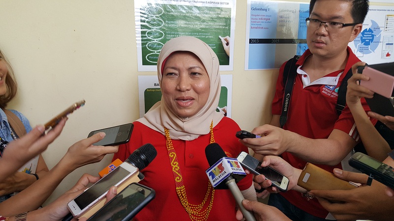 Minister in the Prime Ministeru00e2u20acu2122s Department Nancy Shukri, speaking to reporters in Kuching, Sarawak on Aug 6, 2016. u00e2u20acu201d Picture by Sulok Tawie