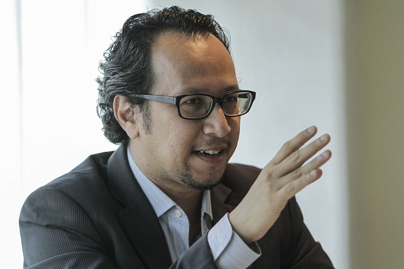 Khazanah Research Institute’s Director of Research Dr Muhammed Abdul Khalid says wage growth for major economic states like Penang and KL is actually in the negative. — Picture by Yusof Mat Isa