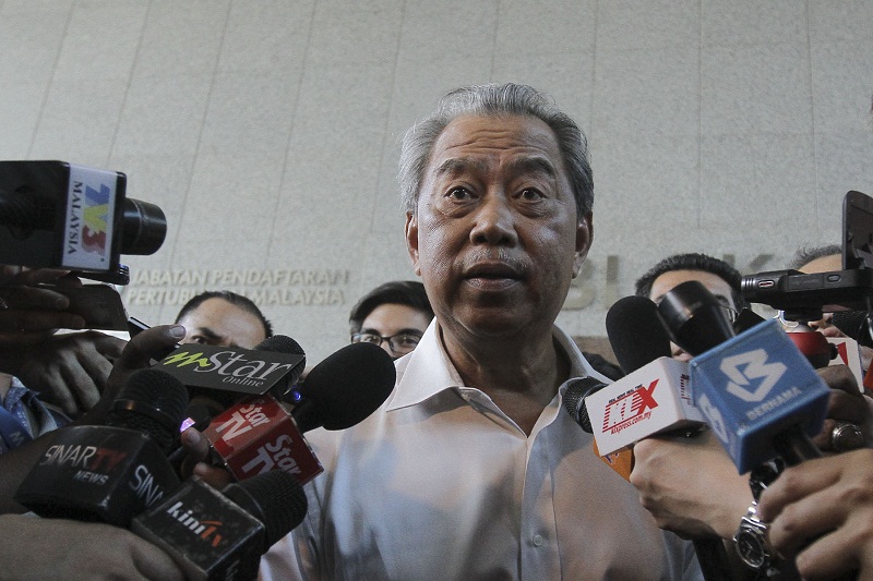 Tan Sri Muhyiddin Hj Mohd Yassin (centre) speaks to reporters after submitting the registration form for u00e2u20acu02dcParti Pribumi Bersatu Malaysiau00e2u20acu2122 at the Registrar of Societies, in Putrajaya Aug 9, 2016. u00e2u20acu201d Picture by Yusof Mat Isa