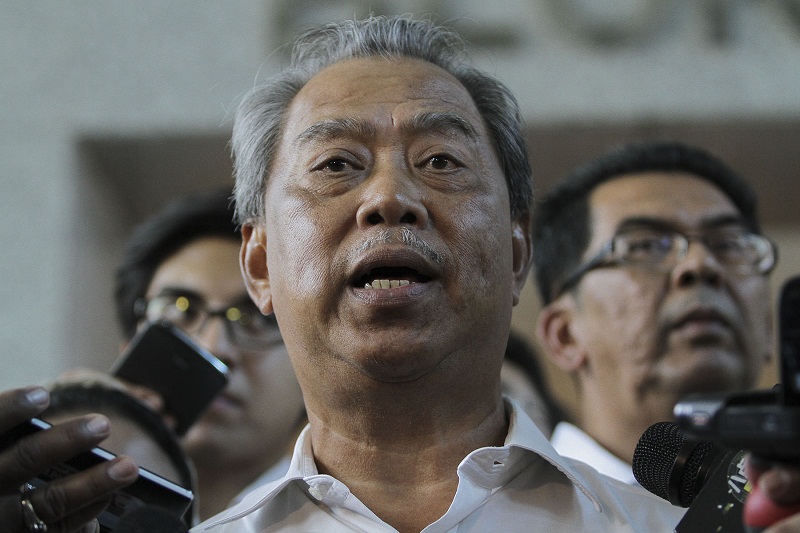 Tan Sri Muhyiddin Hj Mohd Yassin (centre) speaks to reporters after submitting the registration form for u00e2u20acu02dcParti Pribumi Bersatu Malaysiau00e2u20acu2122 at the Registrar of Societies, in Putrajaya Aug 9, 2016. u00e2u20acu201d Picture by Yusof Mat Isa