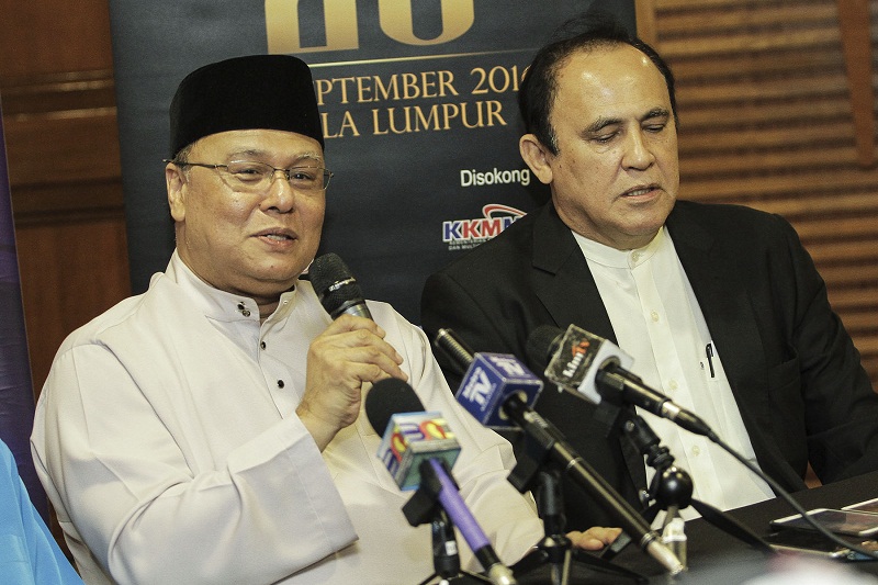Finas director-general Datuk Kamil Othman (left) speaks during a press conference in Kuala Lumpur, Aug 16, 2016. u00e2u20acu201d Picture by Yusof Mat Isa