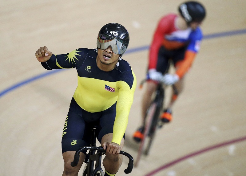 Azizulhasni Awang celebrates winning the bronze medal at the menu00e2u20acu2122s track cycling keirin, in Rio de Janeiro, Brazil Aug 16, 2016. u00e2u20acu201d Reuters pic