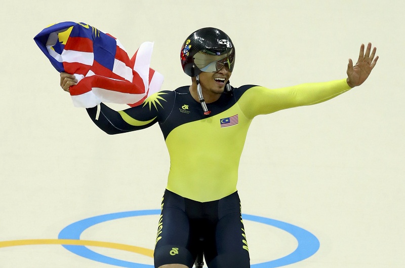 Azizulhasni Awang celebrates winning the bronze medal at the menu00e2u20acu2122s track cycling keirin, in Rio de Janeiro, Brazil Aug 16, 2016. u00e2u20acu201d Reuters pic