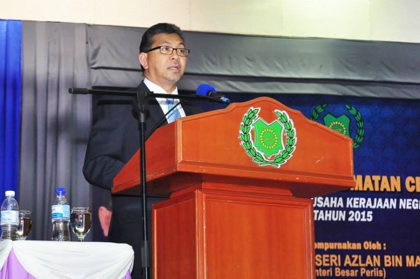 Datuk Seri Azlan Man menuntut penulis blog Yusman Zahari menarik balik dakwaannya jika tidak mahu disaman. u00e2u20acu2022 Foto ihsan Facebook/Azlan Man  