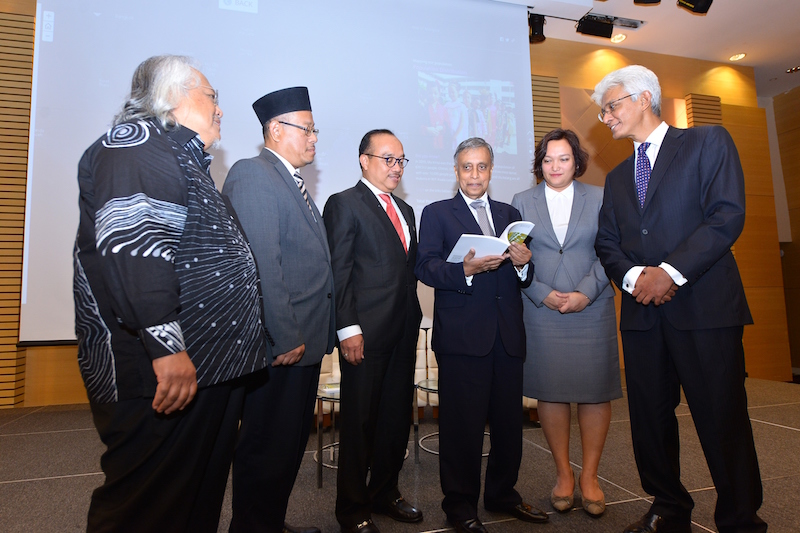 The launch of KRI’s Map of Malaysia which digitally maps data from the Malaysian Population and Housing Census 2000 and 2010, in collaboration with Town and Country Planning Department of Peninsular Malaysia, The Faculty of Architecture, Planning and Surveying, UiTM, Institute of Ethnic Studies (KITA). — Picture courtesy of Khazanah Research Institute