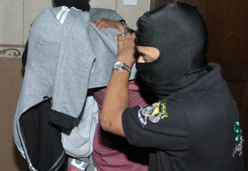 Mohamad Saufi Ibrahim was charged at the magistrateu00e2u20acu2122s court in George Town with two counts of giving support to the IS terrorist group, Aug 11, 2016. u00e2u20acu201d Picture by Opalyn Mok