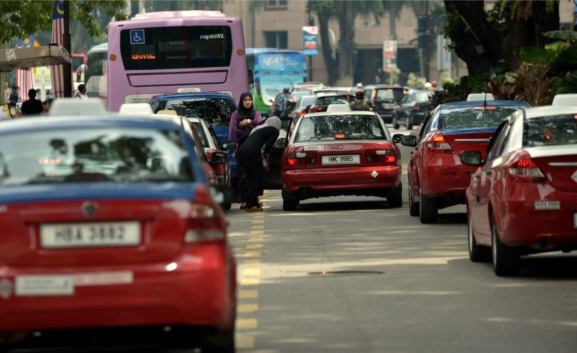 Taxi associations say ride-hailing drivers should be subject to the same stringent rules as taxi drivers. u00e2u20acu201d file pic