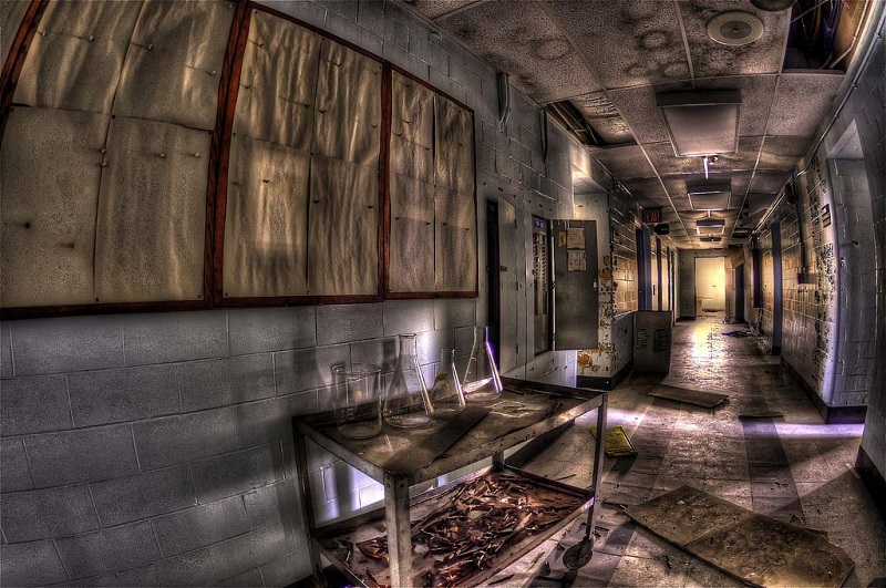 Author and clinical psychologist F.R. Tallisu00e2u20acu2122 u00e2u20acu02dcThe Sleep Roomu00e2u20acu2122 twists and turns on its way to a climax that will make you question your own sanity. u00e2u20acu201d Reuters pic