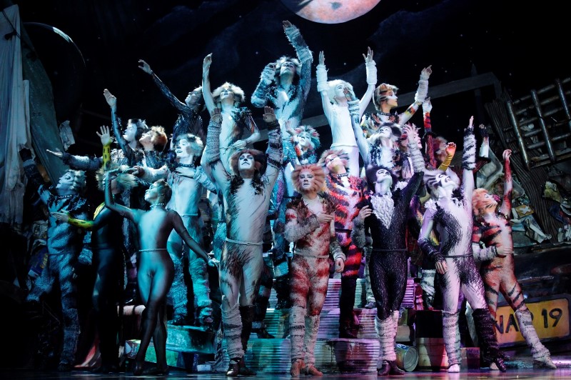 Andrew Lloyd Webber brings hit musical 'Cats' back to Broadway (VIDEO ...