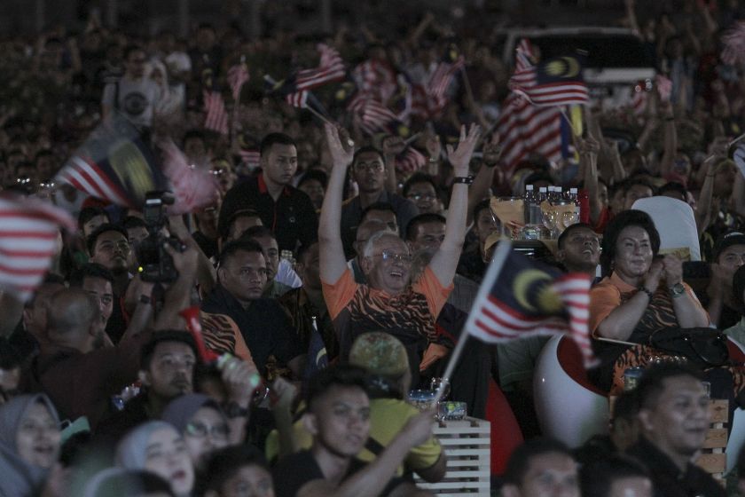 Prime Minister Datuk Seri Najib Razak (centre) reacts as he watches Lee Chong Wei take on China's Chen Long on August 20, 2016. u00e2u20acu201d Picture by Yusof Mat Isa
