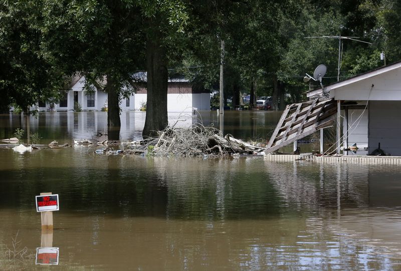 Flooded homes are seen in St Amant, Louisiana August 15, 2016. u00e2u20acu201d Reuters pic