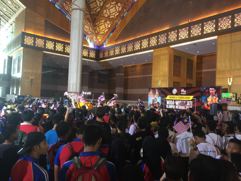 Malaysian supporters wait for the arrival of the Malaysian contingent for the 2016 Rio Olympics at KLIA August 24, 2016. u00e2u20acu2022 Picture by Kamles Kumar