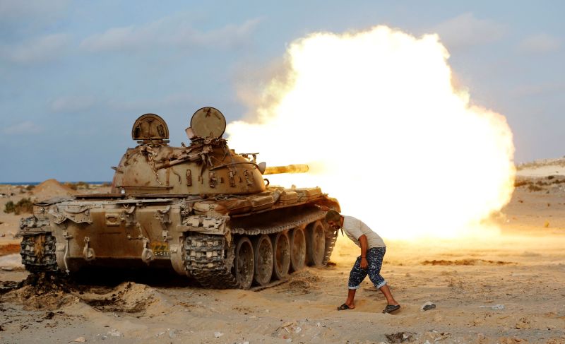 A fighter of Libyan forces allied with the UN-backed government fires a shell from a Soviet-made T-55 tank at Islamic State fighters in Sirte, Libya, August 2, 2016. REUTERS/Goran Tomasevic