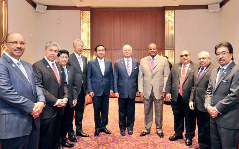 Prime Minister Datuk Seri Najib Razak (fifth right poses for a photograph with other state leaders at the International Conference on Blue Ocean Strategy in Kuala Lumpur. u00e2u20acu2022 Bernama pic
