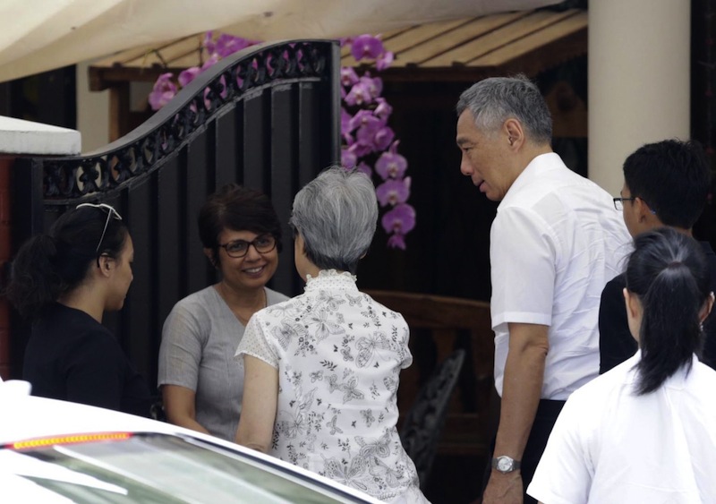 PM Lee Hsien Loong and his wife Ho Ching speaking with former Singapore president S.R. Nathan's daughter Juthika Ramanathan at the wake on Aug 23. u00e2u20acu201d TODAY pic 