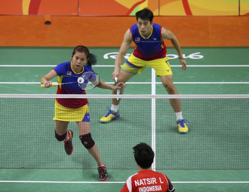 2016 Rio Olympics - Badminton - Mixed Doubles - Gold Medal Match - Riocentro - Pavilion 4 - Rio de Janeiro - 17/08/2016. Chan Peng Soon (MAS) and Goh Liu Ying v Tontowi Ahmad (INA) and Liliyana Natsir. REUTERS/Marcelo del Pozo