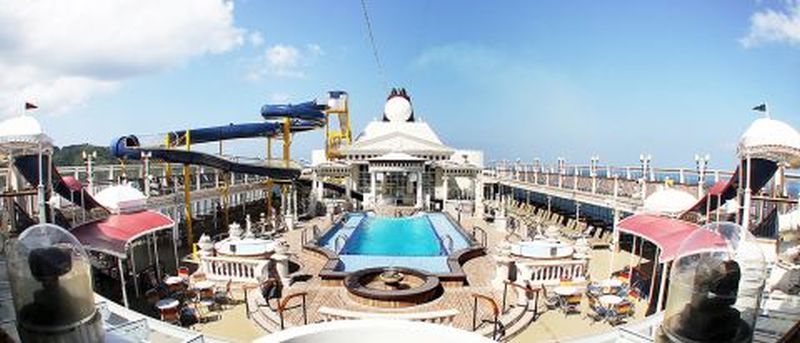 SuperStar Virgo's Parthenon Pool features a swimming pool, four jacuzzis and a 100m-long mega water slide.