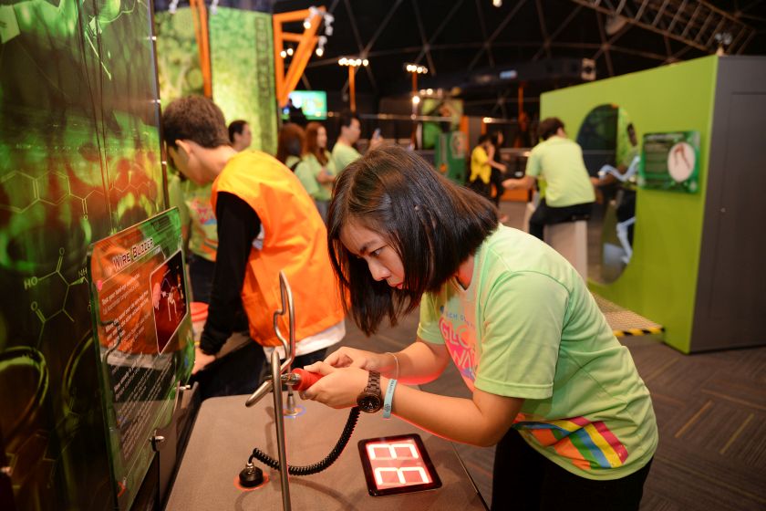 The wire buzzer at the Electromagnetism section.