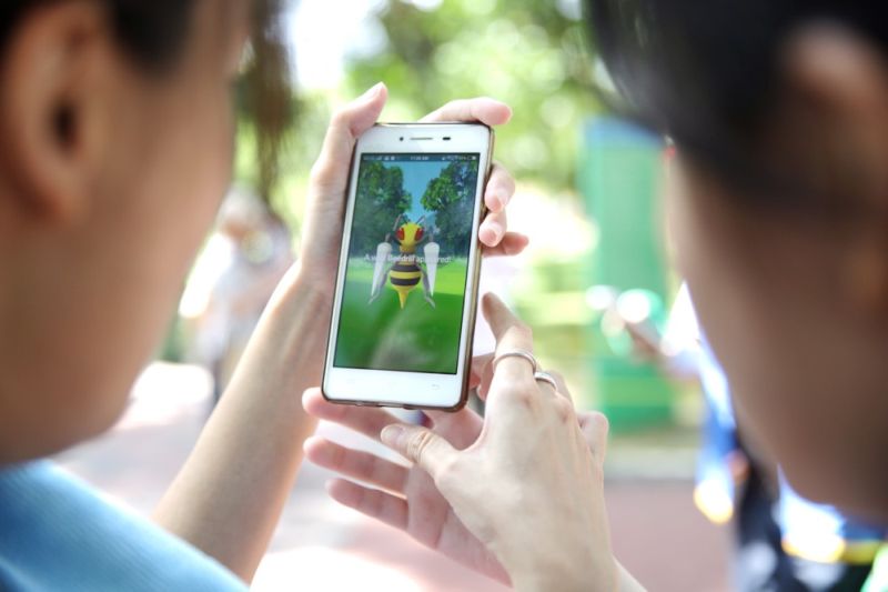 ‘Pokemon Go’ players catching cartoon monsters Go’ at KLCC park in Kuala Lumpur, August 7, 2016. ― Picture by Choo Choy May