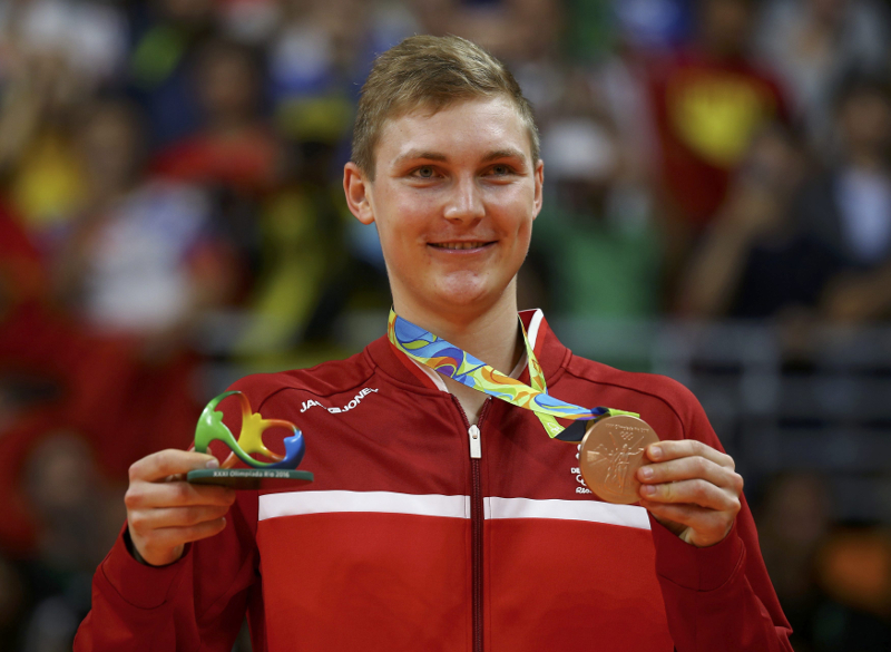 Bronze medallist Viktor Axelsen of Denmark poses on the podium after his win against Lin Dan from China at the 2016 Rio Olympics in Rio de Janeiro, Brazil August 20, 2016. u00e2u20acu201d Reuters pic