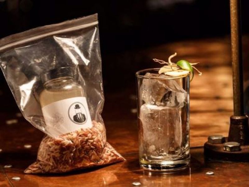 This cocktail is made with London Dry Gin, ginger-rice shrub (a type of tonic), bay leaf, gentian, chrysanthemum and fresh lime, and featuring a herbal flavour profile inspired by Traditional Chinese Medicine.