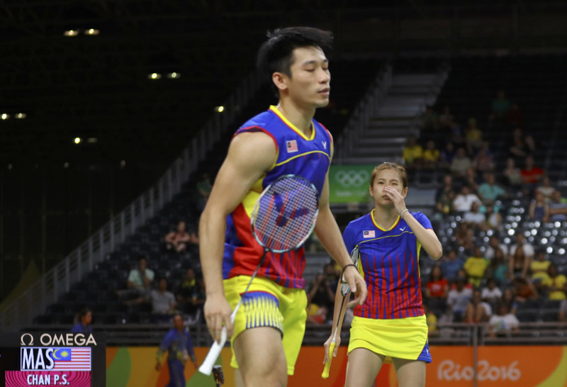 2016 Rio Olympics - Badminton - Mixed Doubles - Gold Medal Match - Riocentro - Pavilion 4 - Rio de Janeiro, Brazil - 17/08/2016. Peng Soon Chan (MAS) of Malaysia and Liu Ying Goh (MAS) of Malaysia are seen during play against Tontowi Ahmad (INA) of Indone