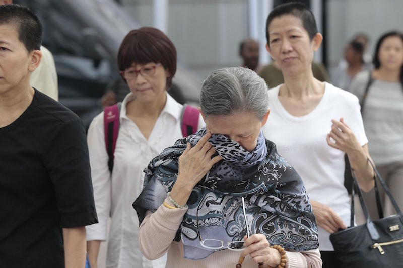 The queue outside Parliament on Aug 25, 2016. u00e2u20acu201d TODAY pic 