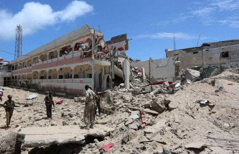 Security forces stand at the SYL hotel that was partly destroyed following a car bomb claimed by al Shabaab Islamist militants outside the presidentu00e2u20acu2122s palace in the Somali capital of Mogadishu, August 30, 2016. REUTERS/Feisal Omar