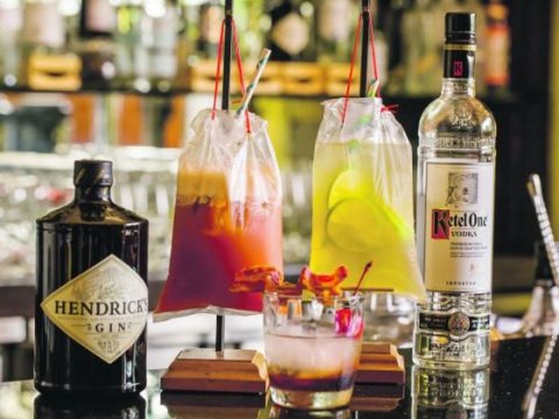 Vodka, St Germain elderflower and black tea form the body, while honey and calamansi provide complementary sweet and sour notes.