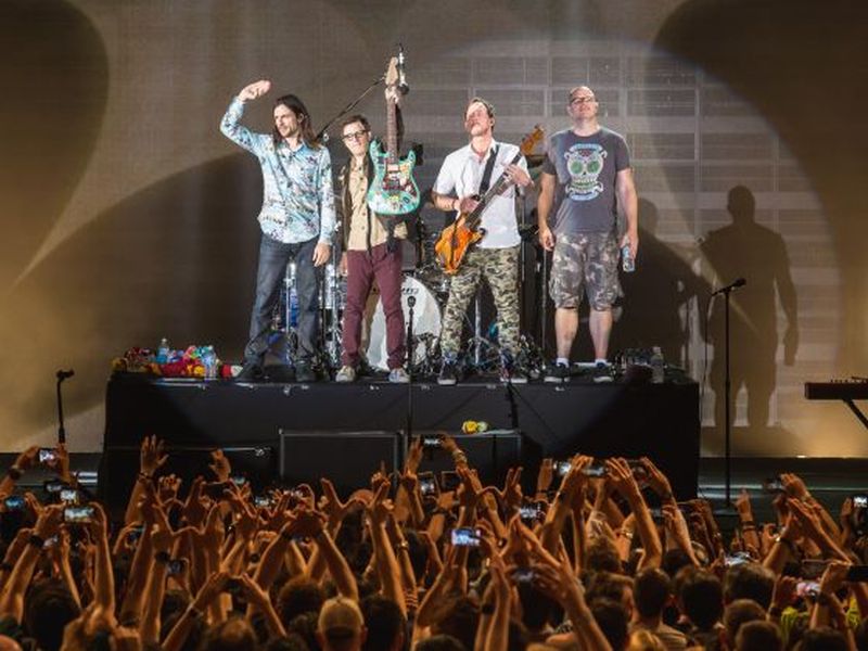 The 3,000 strong crowd at Weezer's first gig here were composed primarily of fans who were teens when the band first emerged in the mid-1990s. 