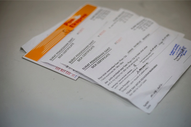 Malay Mail reporter enters the clinic which u00e2u20acu02dcissuedu00e2u20acu2122 one of the medical certificates. (Inset) The MCs bought for RM50 by the reporter. u00e2u20acu201d Pictures by Firdaus Latif