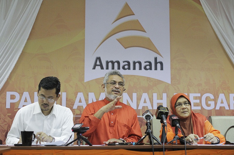 (from left) Wan Anwar Wan Ibrahim, Khalid Samad and Siti Mariah Mahmud during a press conference in Kuala Lumpur September 6, 2016. u00e2u20acu201d Picture by Yusof Mat Isa