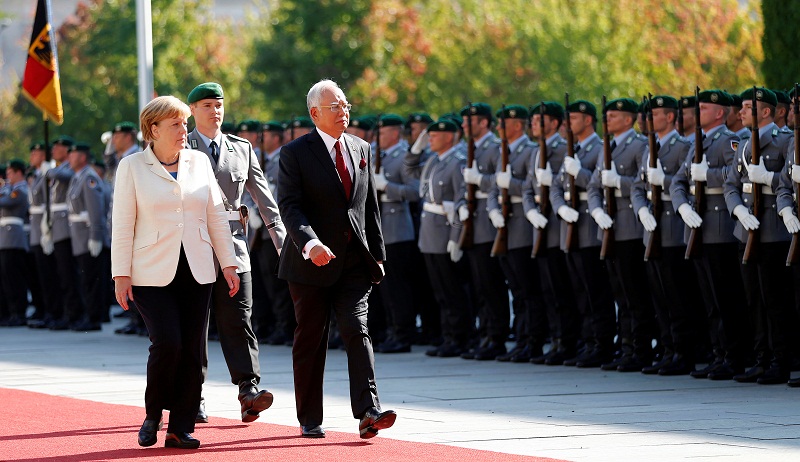 German Chancellor Angela Merkel and Prime Minister Datuk Seri Najib Razak review the honour guard during a welcoming ceremony at the chancellery in Berlin, Germany September 27, 2016. u00e2u20acu201d Reuters pic