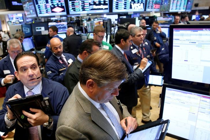 Traders work on the floor of the New York Stock Exchange (NYSE) in New York City, US, September 28, 2016. u00e2u20acu201d Reuters pic
