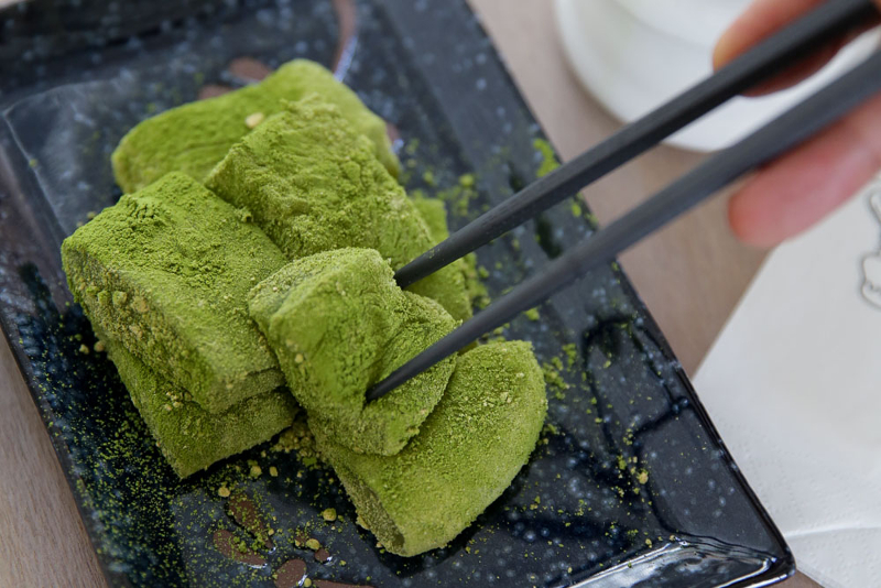 Everything is homemade, like the delicate freshly made matcha warabi mochi.