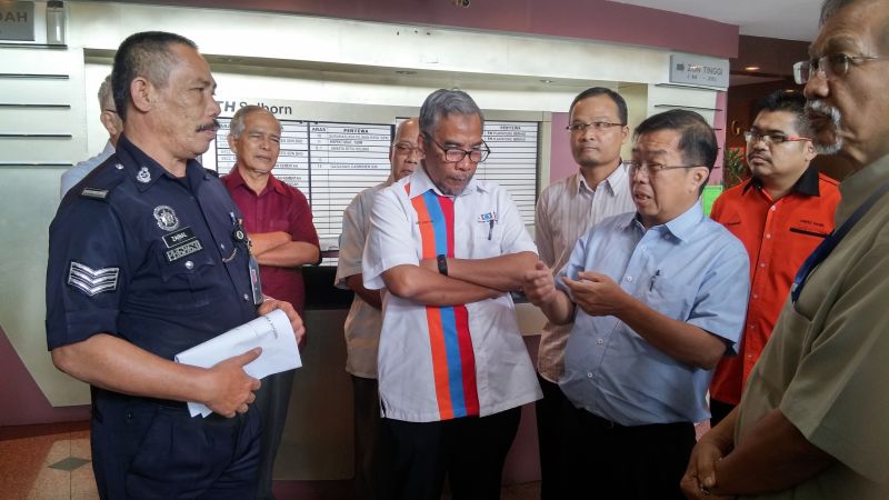Pakatan Harapan leaders (Cheras MP Tan Kok Wai, second from right) demands an explanation from the police after being refused entry at the Election Commission office in Kuala Lumpur on September 22, 2016. u00e2u20acu2022 Picture by Yiswaree Palansamy