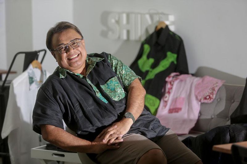 Usahawan baru Suhaimi Sulaiman, bekas personaliti TV3, bertekad membuka kilang sendiri selepas koleksi batiknya untuk Hari Raya tergendala. u00e2u20acu201d Foto oleh Choo Choy May